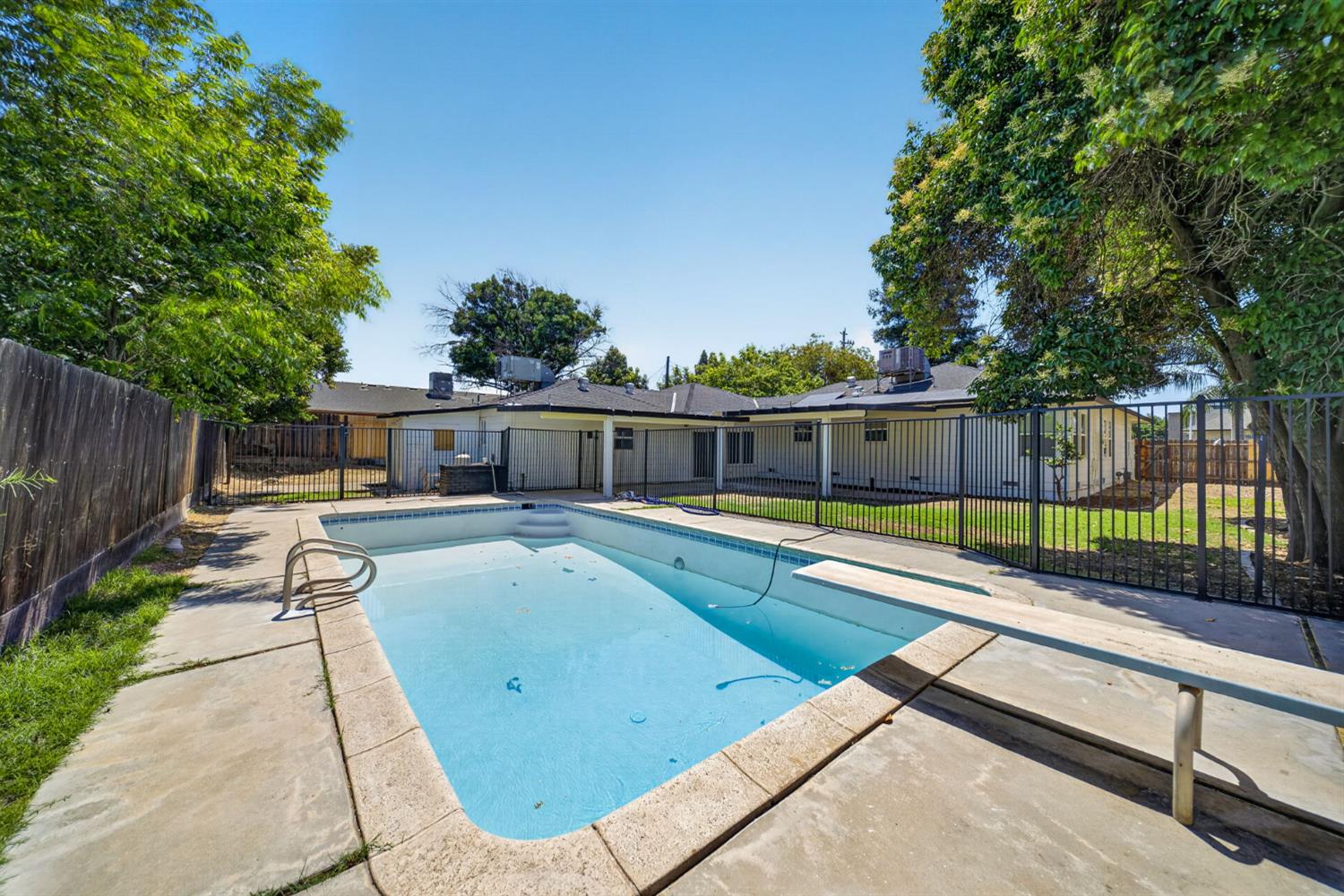 3245 E Gettysburg Ave, Fresno, CA 93726