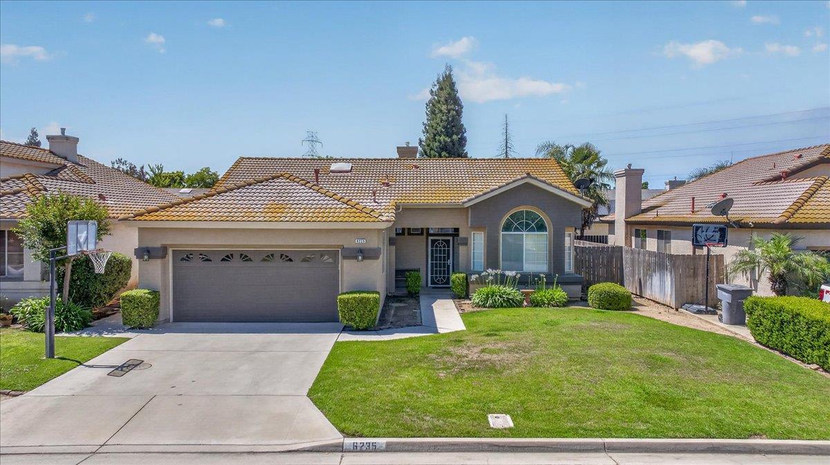 6235 W Chennault Ave, Fresno, CA 93722