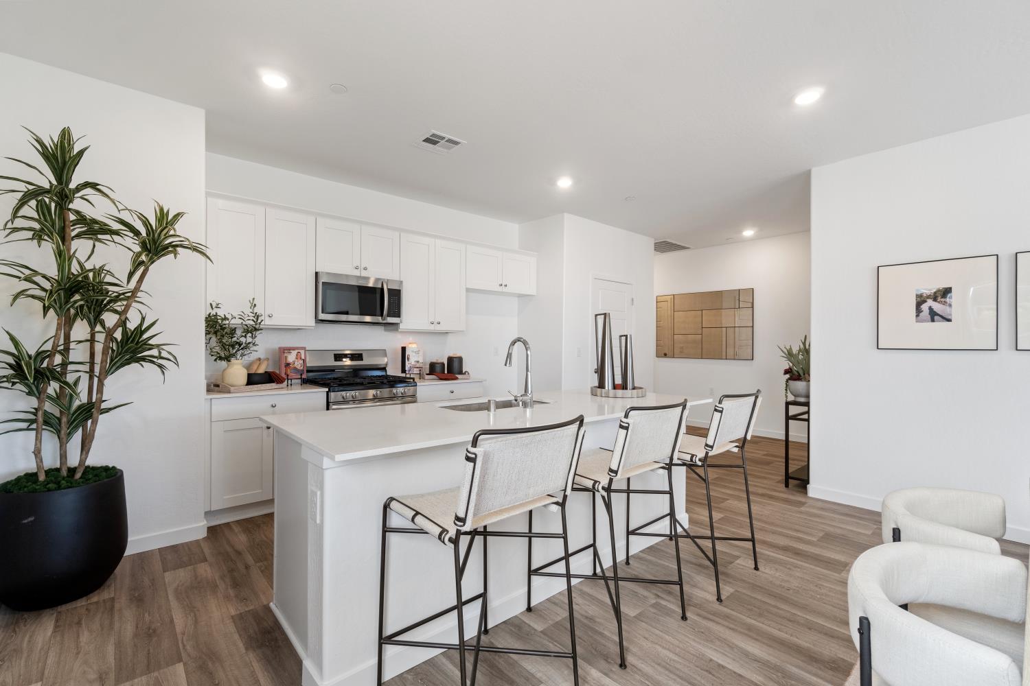3415 N Mcarthur Ave, Fresno, CA 93727