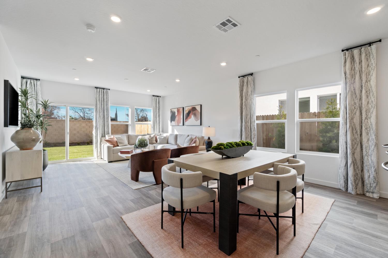 3415 N Mcarthur Ave, Fresno, CA 93727
